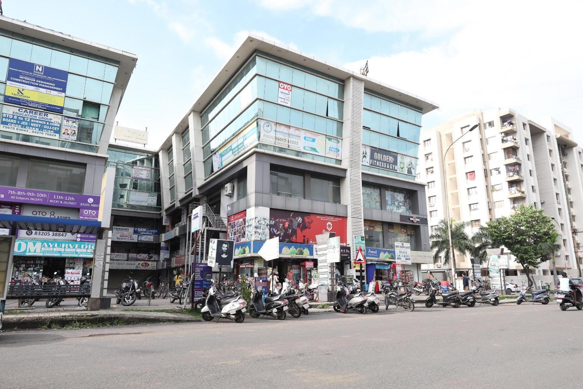 Collection O Shyam Vatika Banquet And Rooms Surat Exterior photo