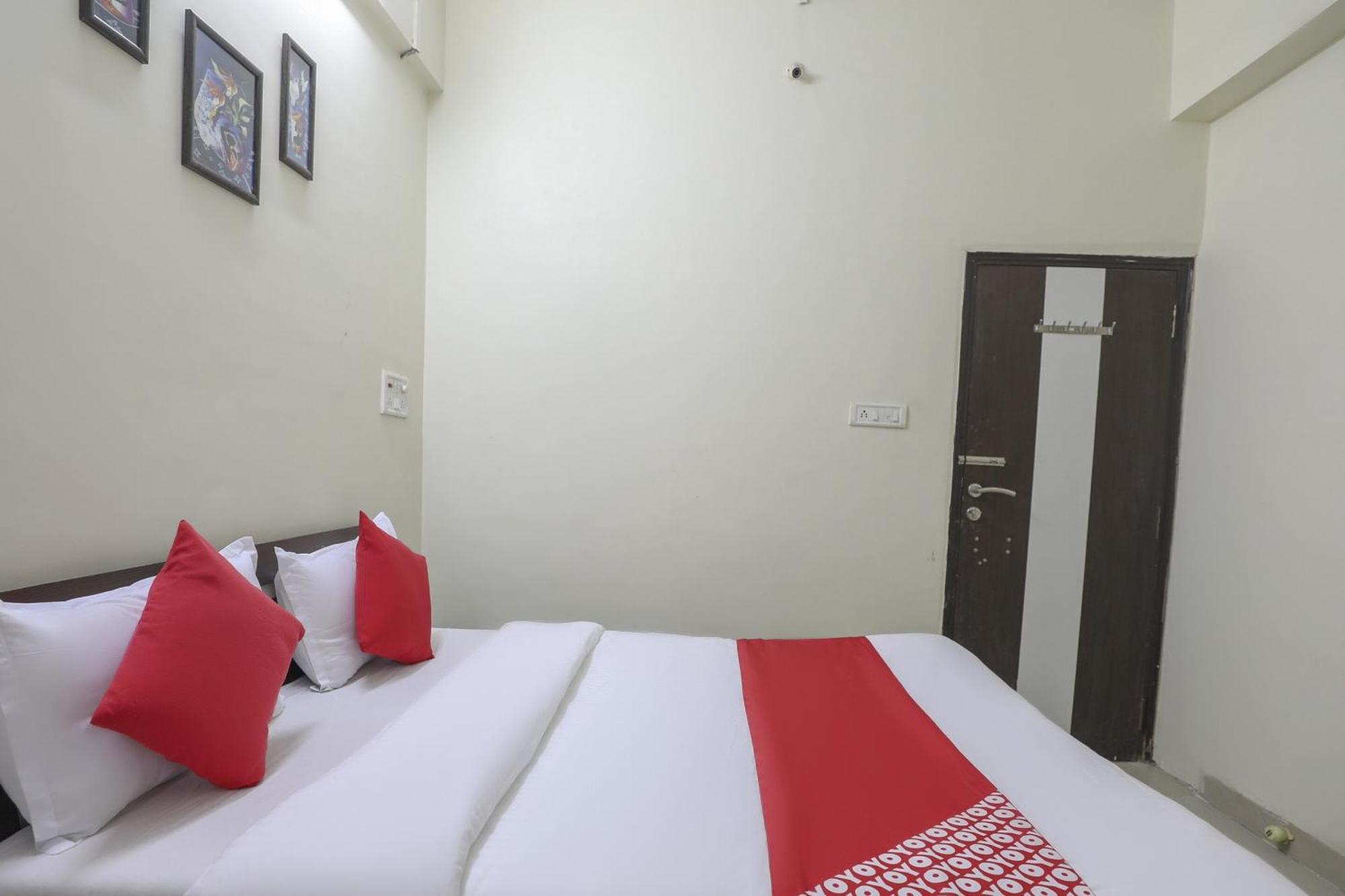 Collection O Shyam Vatika Banquet And Rooms Surat Exterior photo