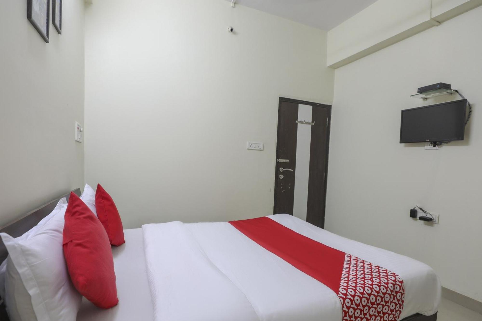 Collection O Shyam Vatika Banquet And Rooms Surat Exterior photo