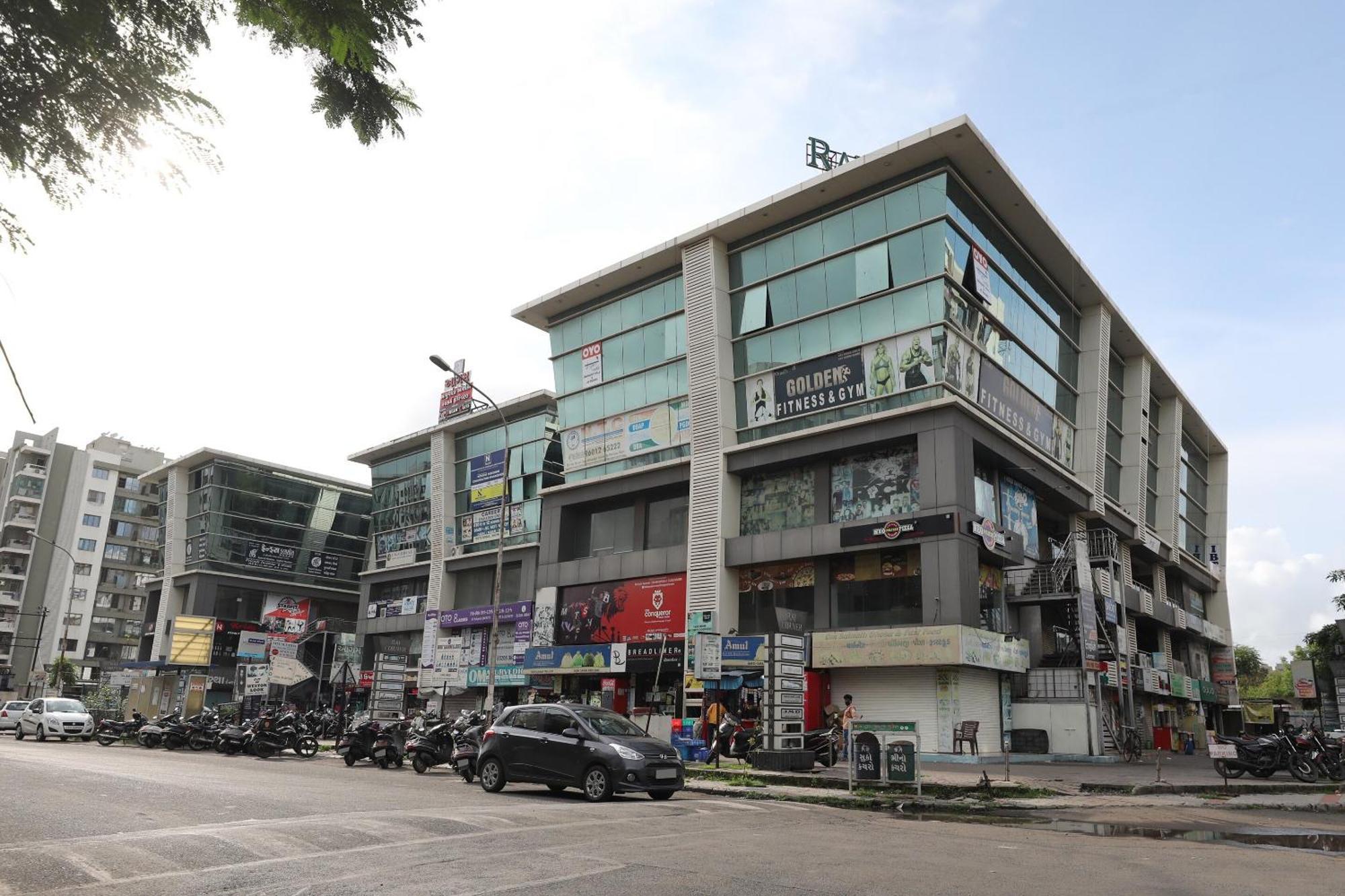 Collection O Shyam Vatika Banquet And Rooms Surat Exterior photo